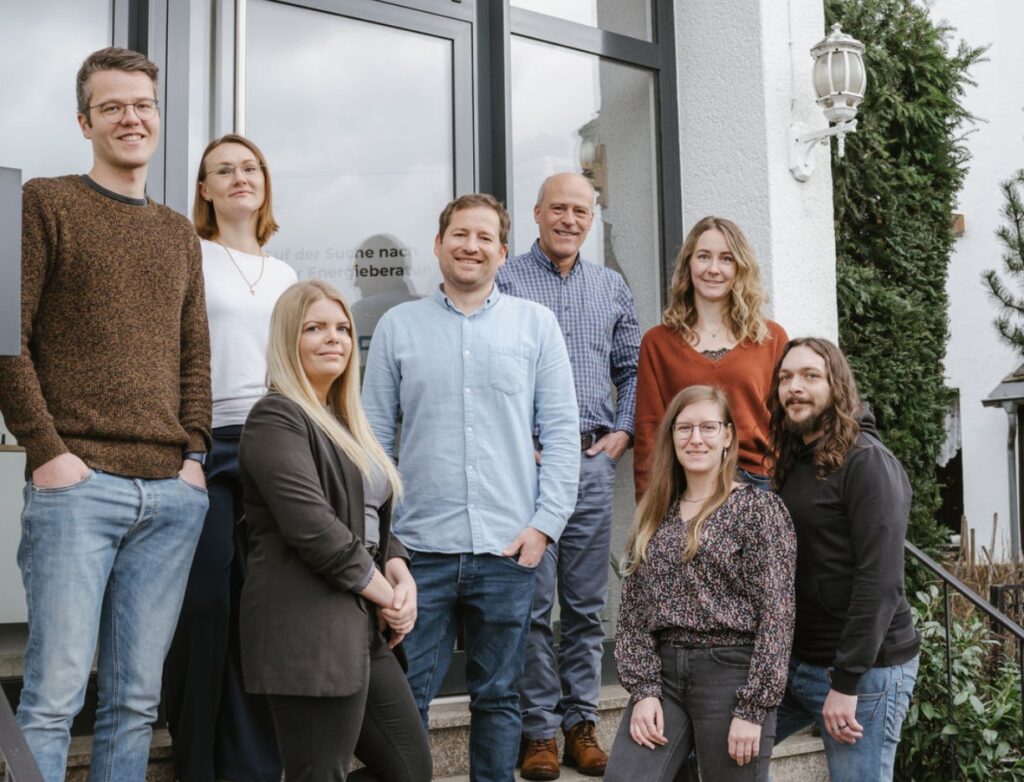 Das Enerfect-Team im Büro in Dillenburg